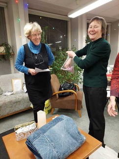 Arpajaiset, joiden pääpalkinnon voitti Kädentaitomarttojen joulumyyjäisissä myyty arpa.