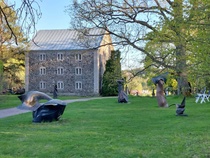 Nissbackan veistospuisto ja viljamakasiini