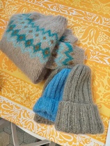 Mohairlangoista tehty villapaita ja myssyjä