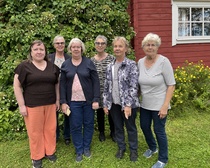 Seitsemän lukupiiriläistä osallistui, yksi otti kuvan ;)